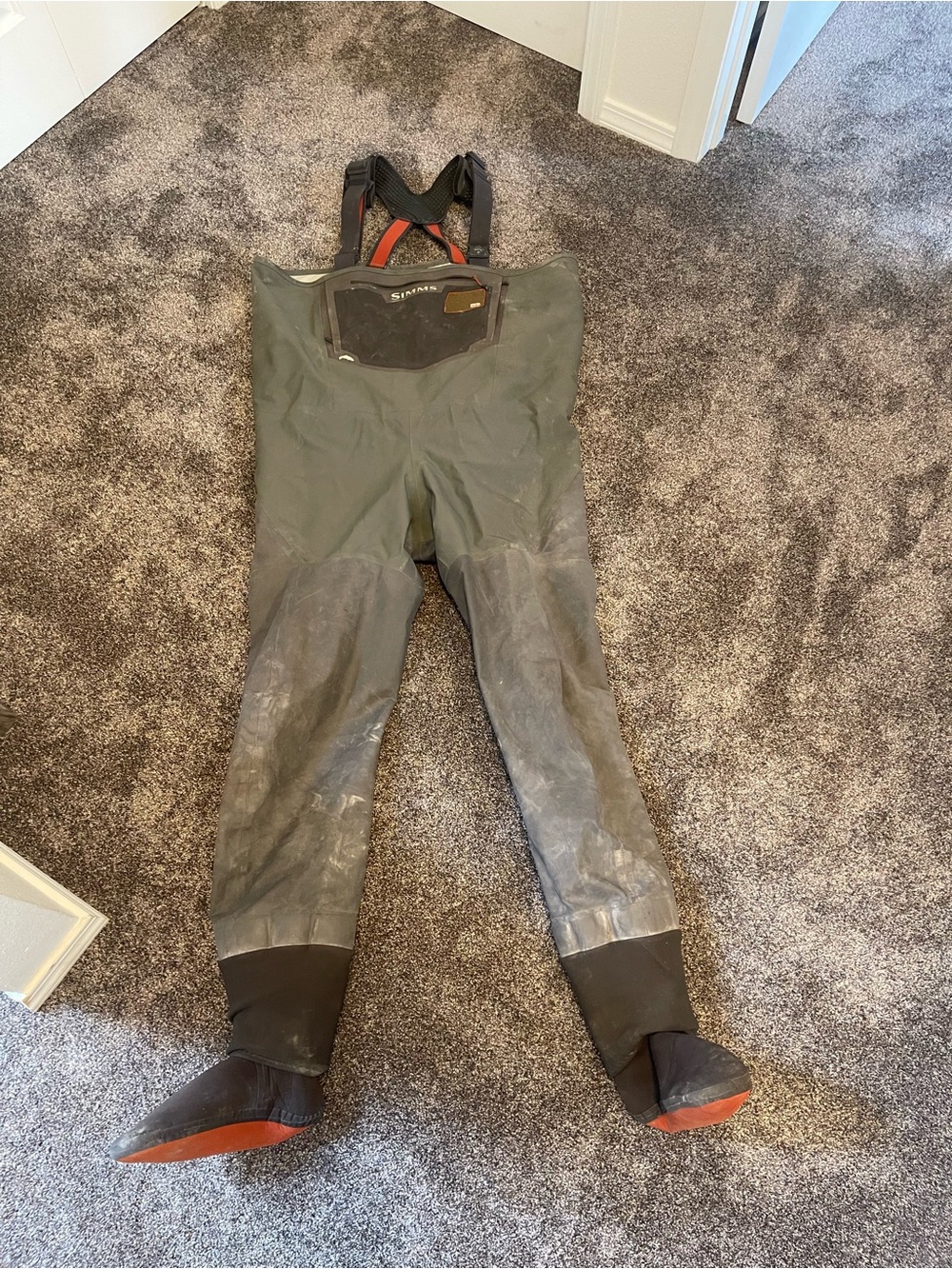 Simms G3 Olive and Black Men’s Chest Waders with Red Bootie Soles